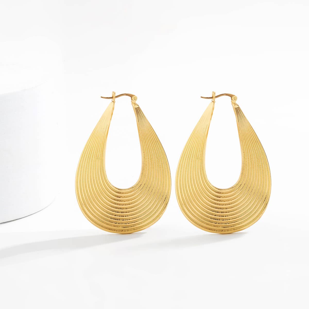 EXAGGERATED RETRO U-SHAPED EARRINGS_CWAJE1924