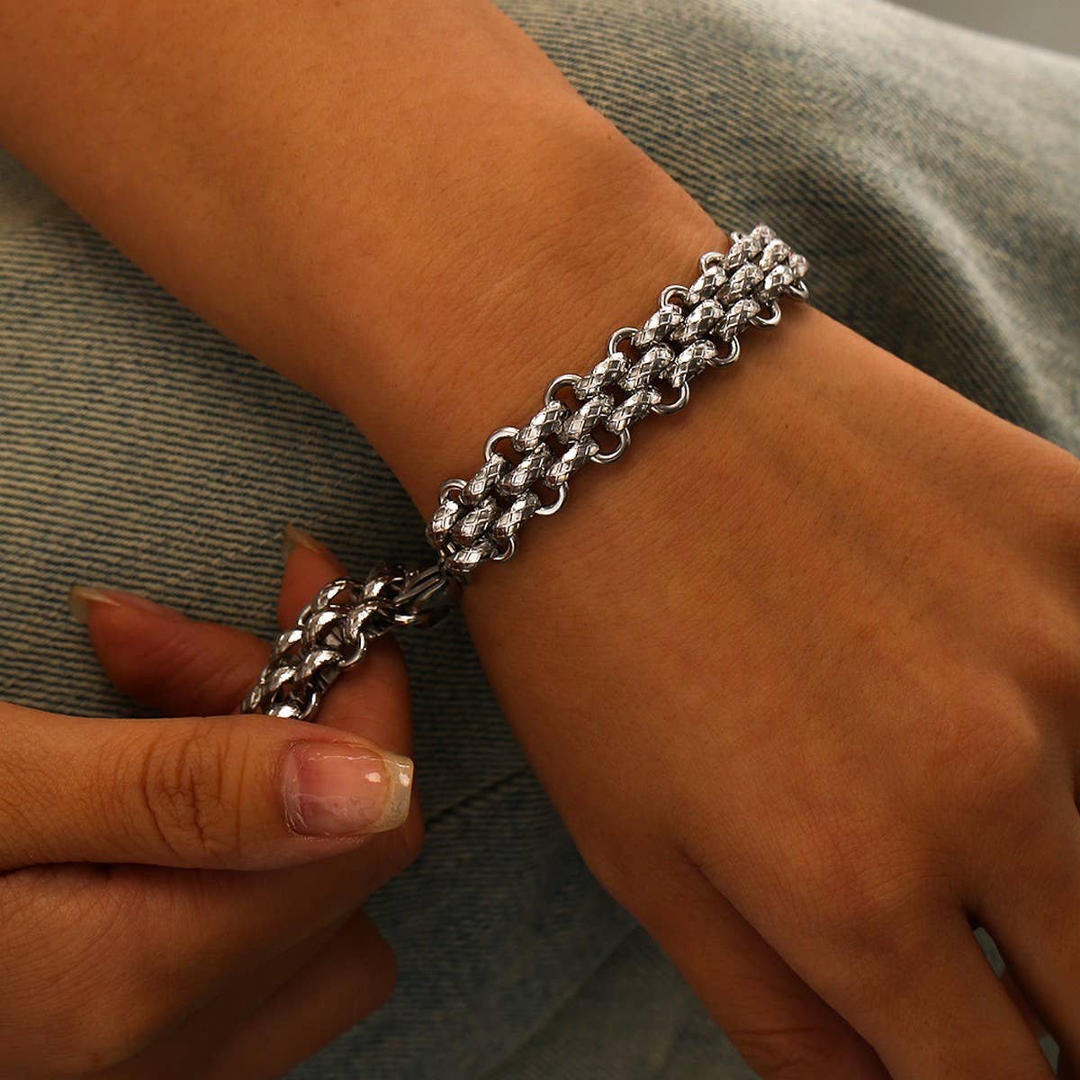 Bold Stainless Steel Linked Bead Circle Bracelet_CWAJE4602