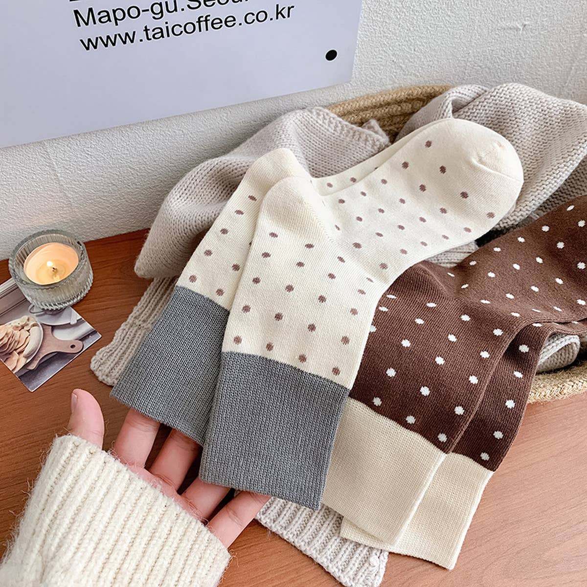 CONTRAST COLOR RETRO POLKA DOT SOCKS