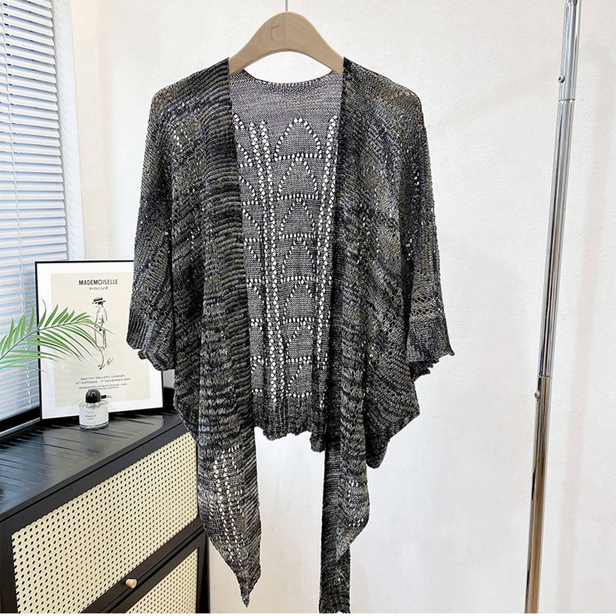 WEAR AN ICE SILK HOLLOW SHAWL