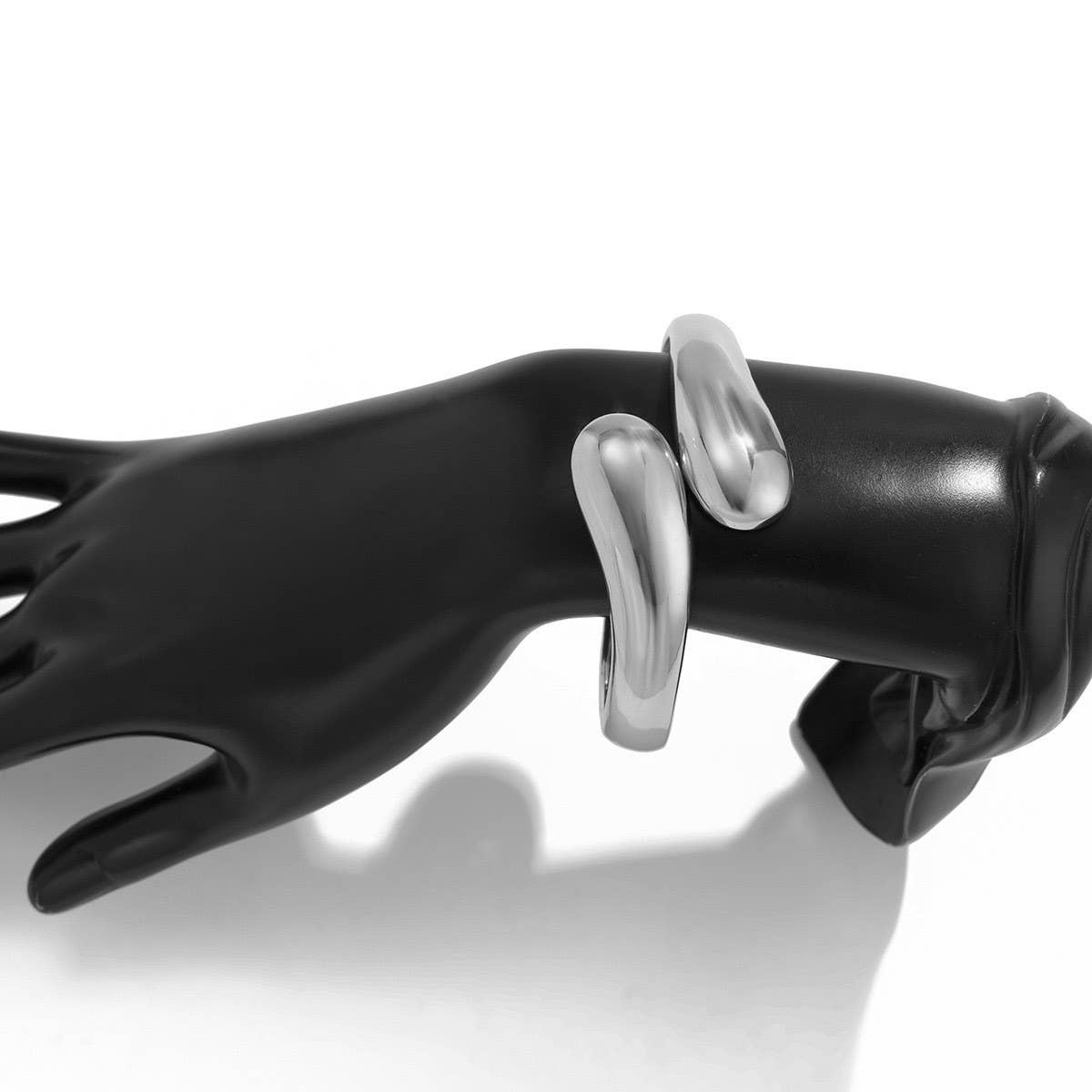 FASHIONABLE SPRING OPEN METAL SMOOTH BRACELET