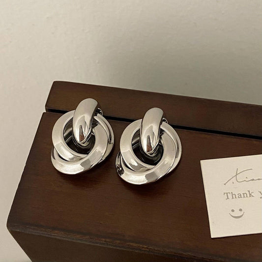 WOMEN'S VERSATILE METAL ELEGANT HOOP EARRINGS