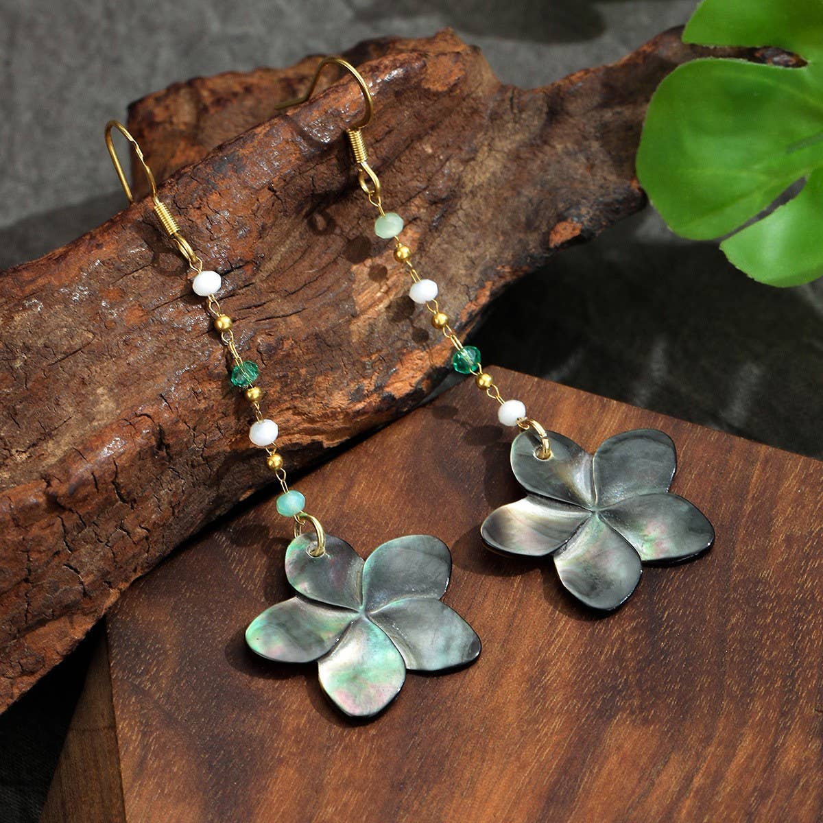 FASHIONABLE TEARDROP-SHAPED SHELL METAL EARRINGS