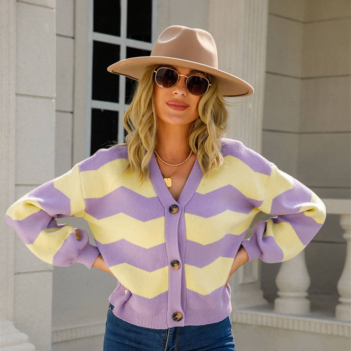 V-neck knit short trend age reduction cardigan