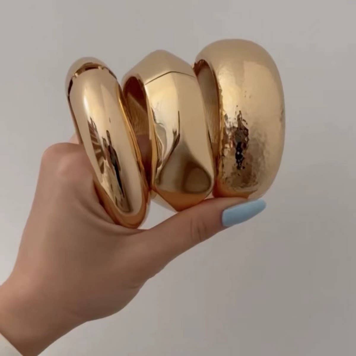 Hip-Hop Glossy Spring Cuff Bracelet for Womens