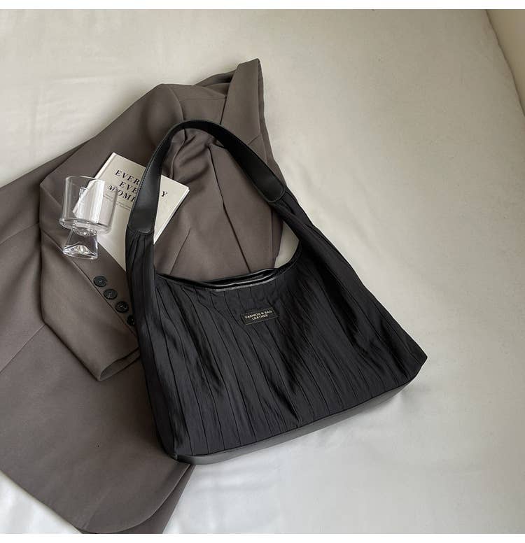 Large-capacity lightweight hand-held cloth bag