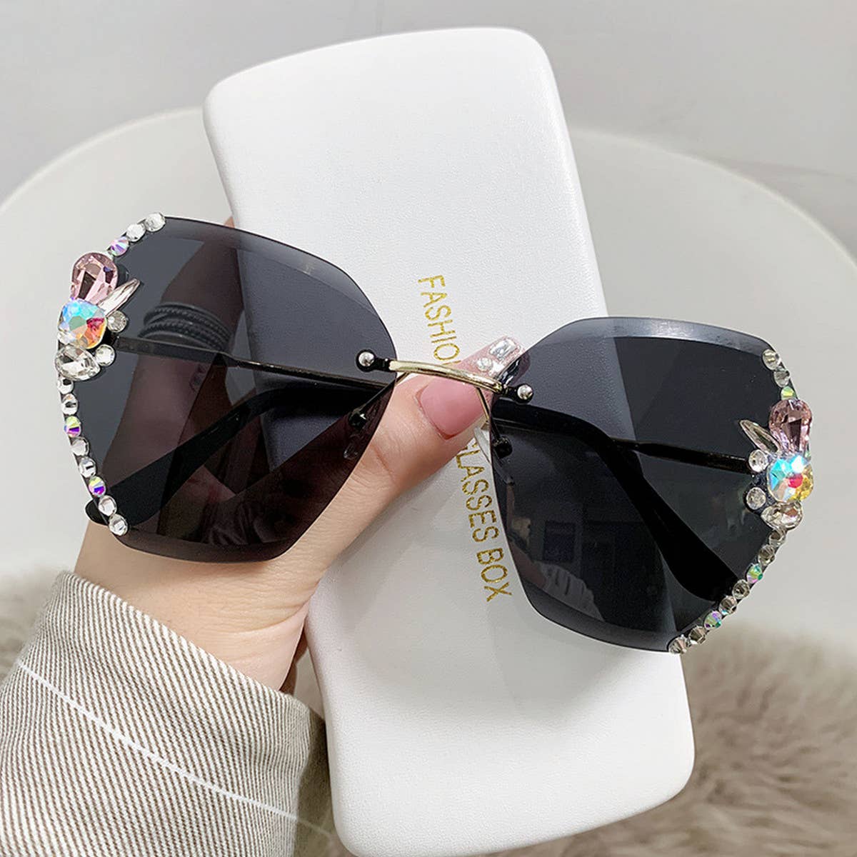 WOMEN FASHION RHINESTONE SUNGLASSES