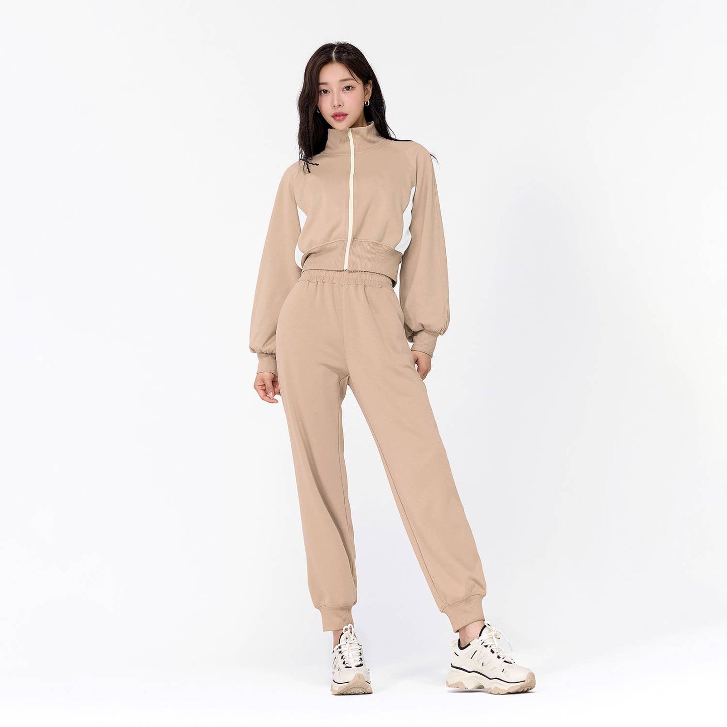 Sportswear top and casual sportswear pants set