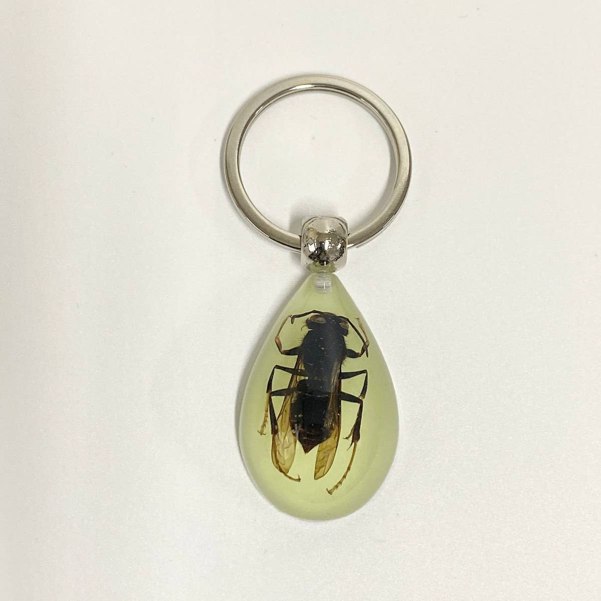 AMBER GLOW-IN-THE-DARK INSECT KEYCHAIN PENDANT_CWMM3698