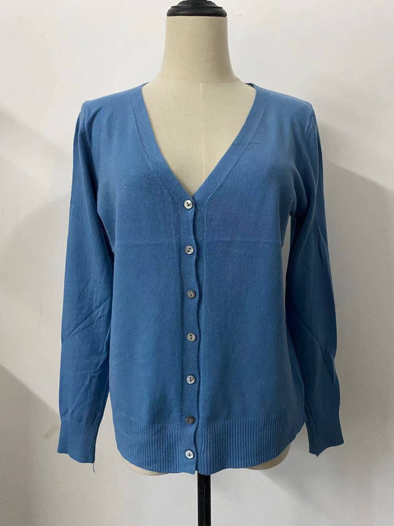 Solid-color button long-sleeved cardigan