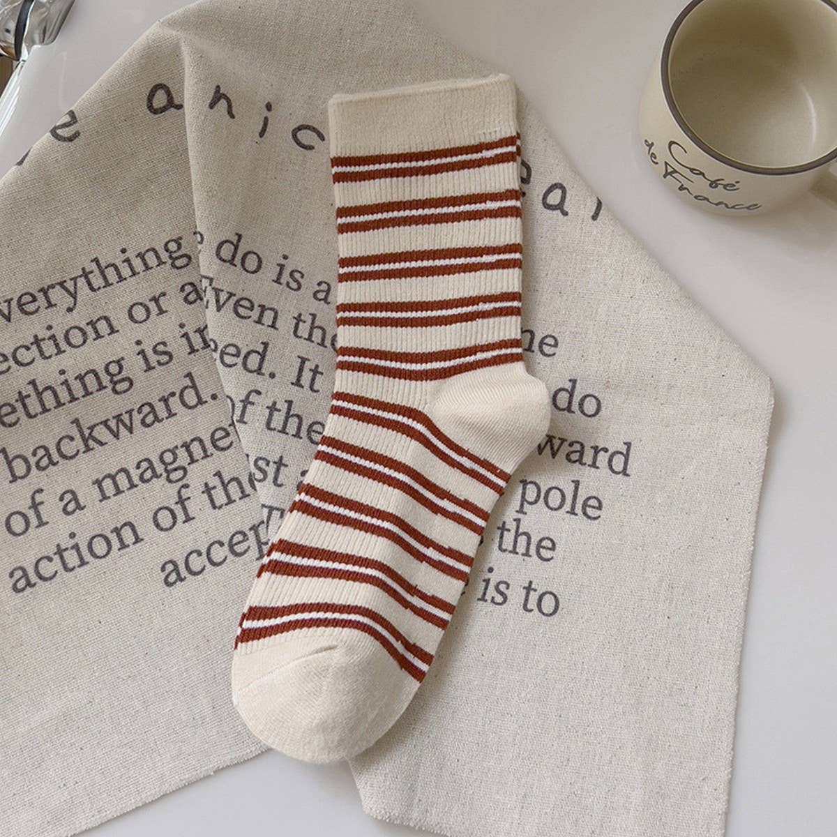 THIN EMBROIDERED BREATHABLE WOMEN'S MID-CALF SOCKS