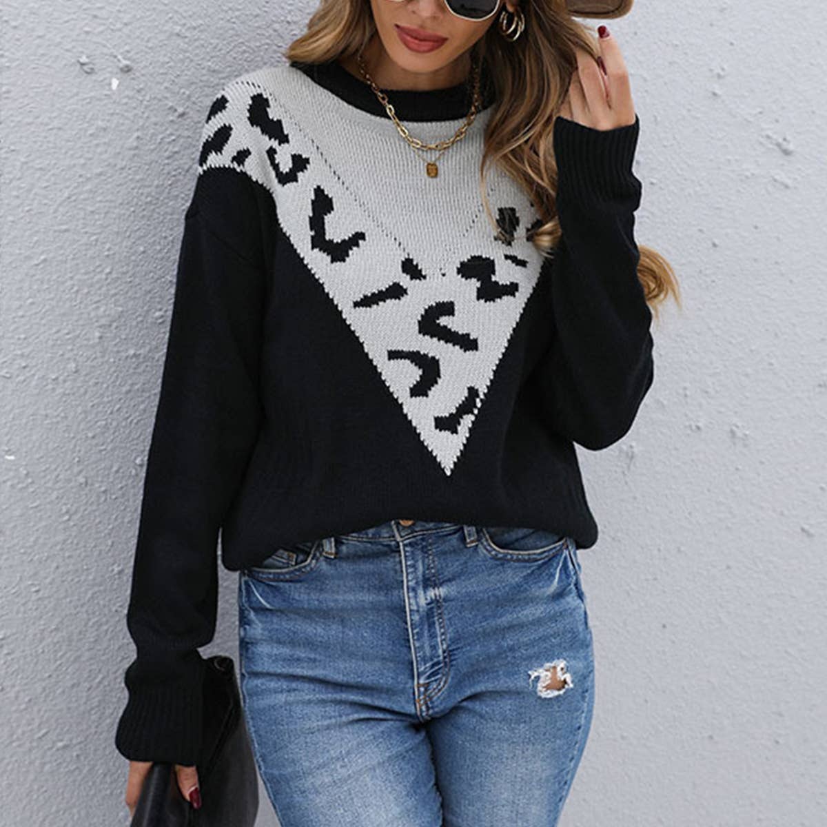 Leopard print sweater with long sleeves