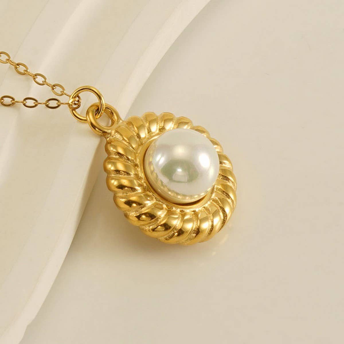 18K GOLD PLATED SUNFLOWER PEARL NECKLACE_CWAJE0694