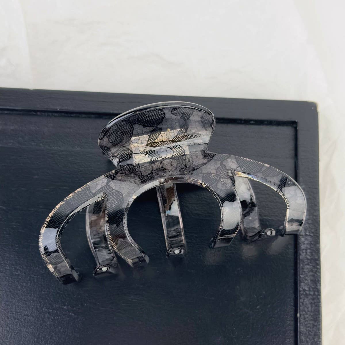 DELICATE AND GENTLE LACE PATTERN HAIRPIN