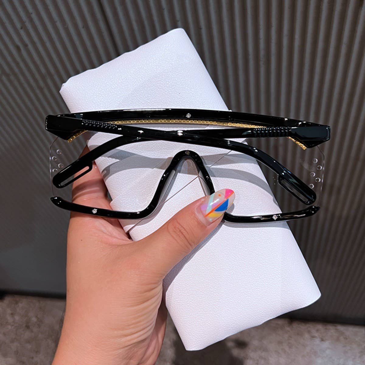 RETRO ONE-PIECE STATEMENT SUNGLASSES_CWASG0805