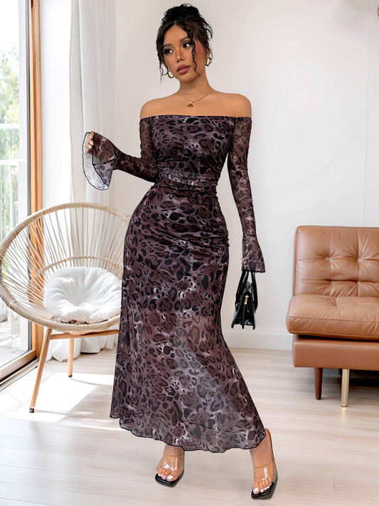 One-shoulder long-sleeved leopard print dress