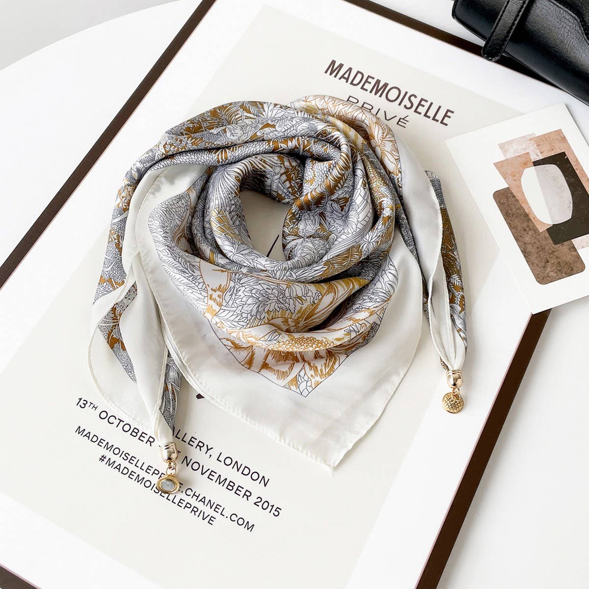 Magnetic Print Triangle Scarf for  Spring Style