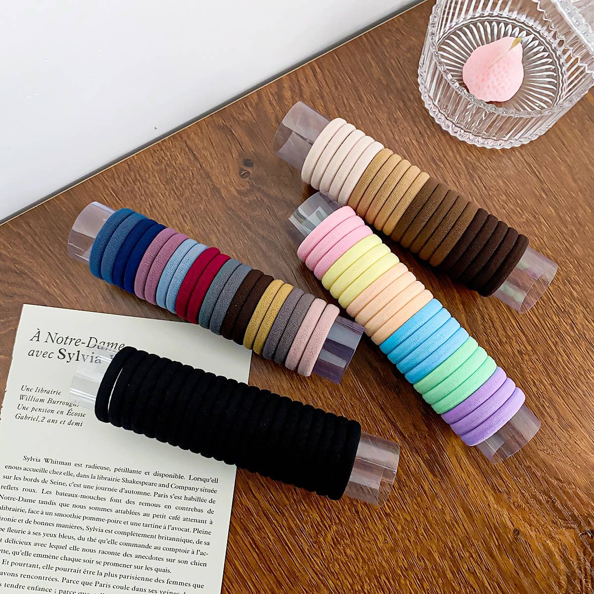 A set of 20 canned colorful hair ties