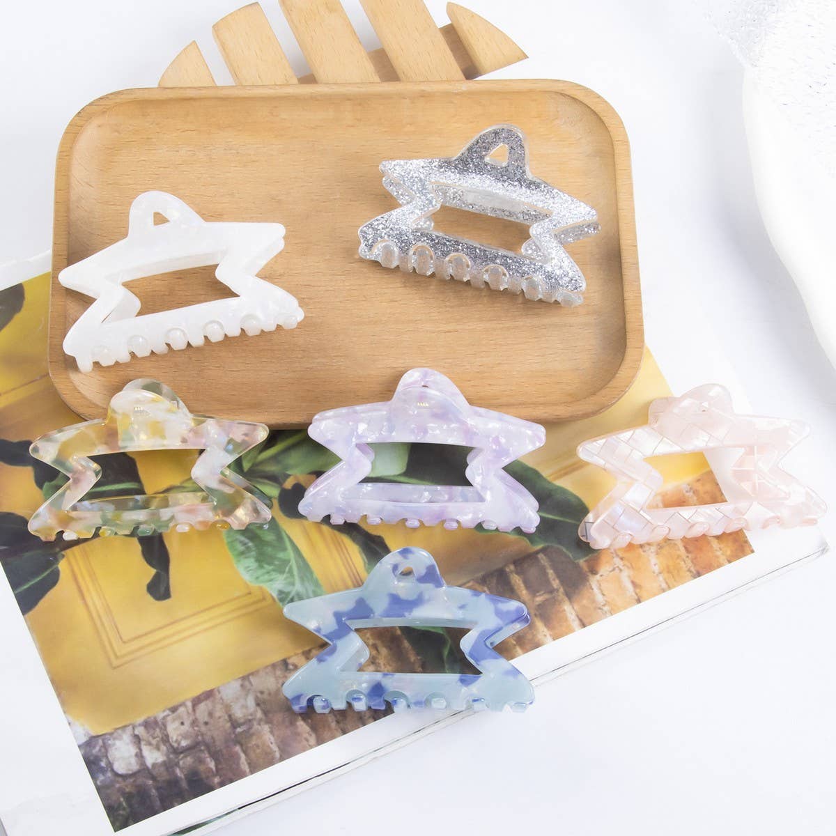 CWAHA1435_GLAMOUR TRANSPARENT STAR HAIR CLAW CLIP