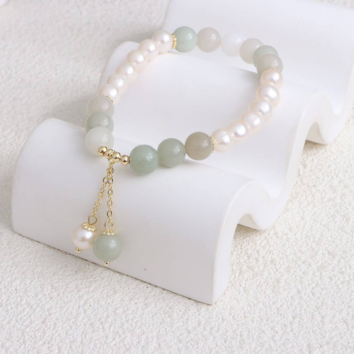 Freshwater pearl bracelet made of broken silver