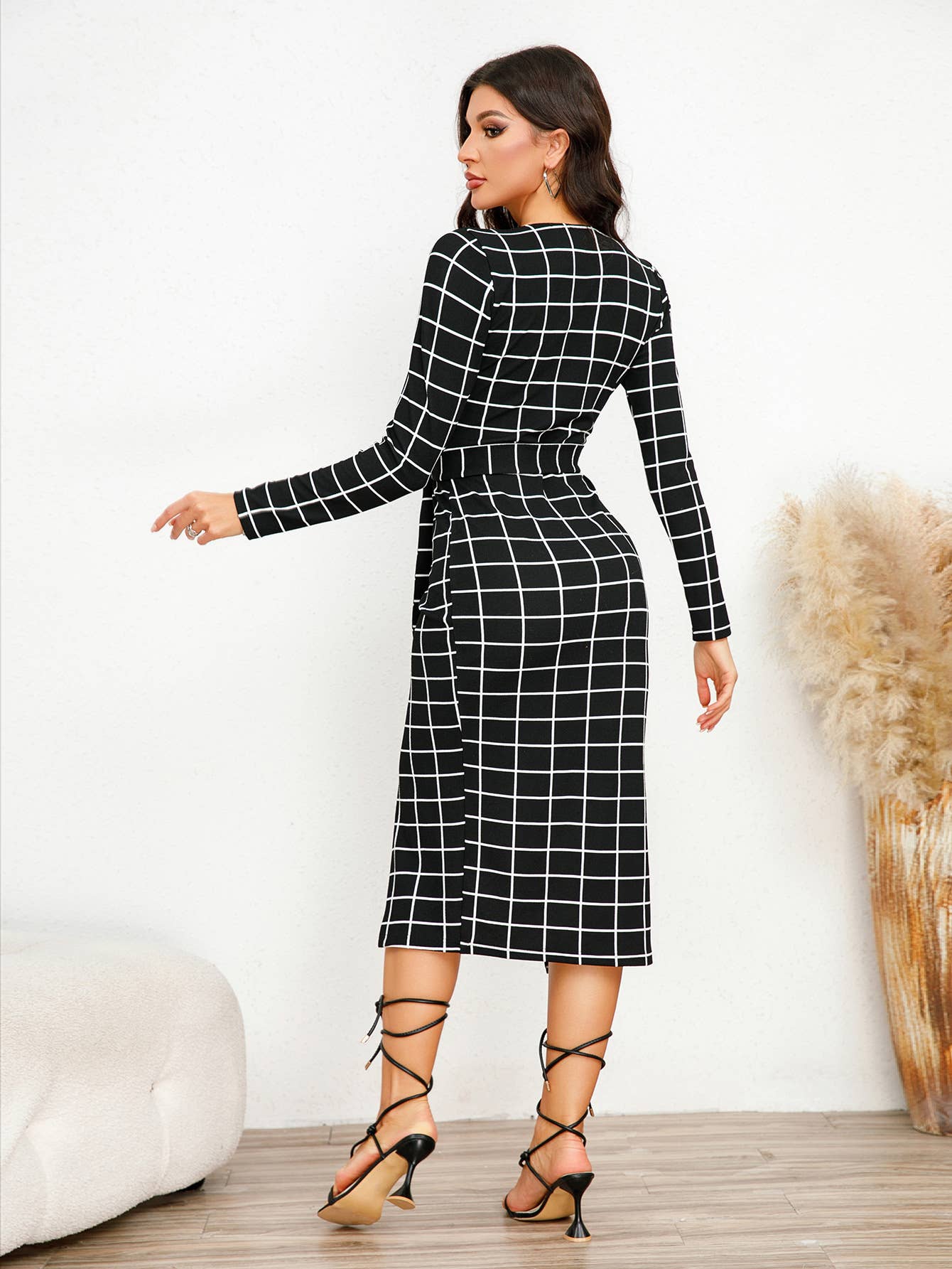 Elegant button-strap fit plaid long-sleeved dress