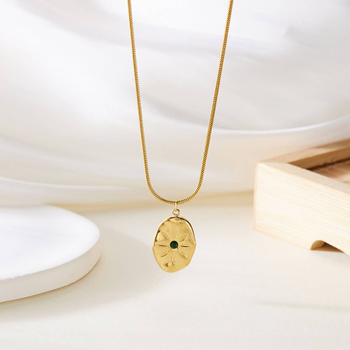 VERSATILE ZIRCON HOLLOW BUTTERFLY NECKLACE