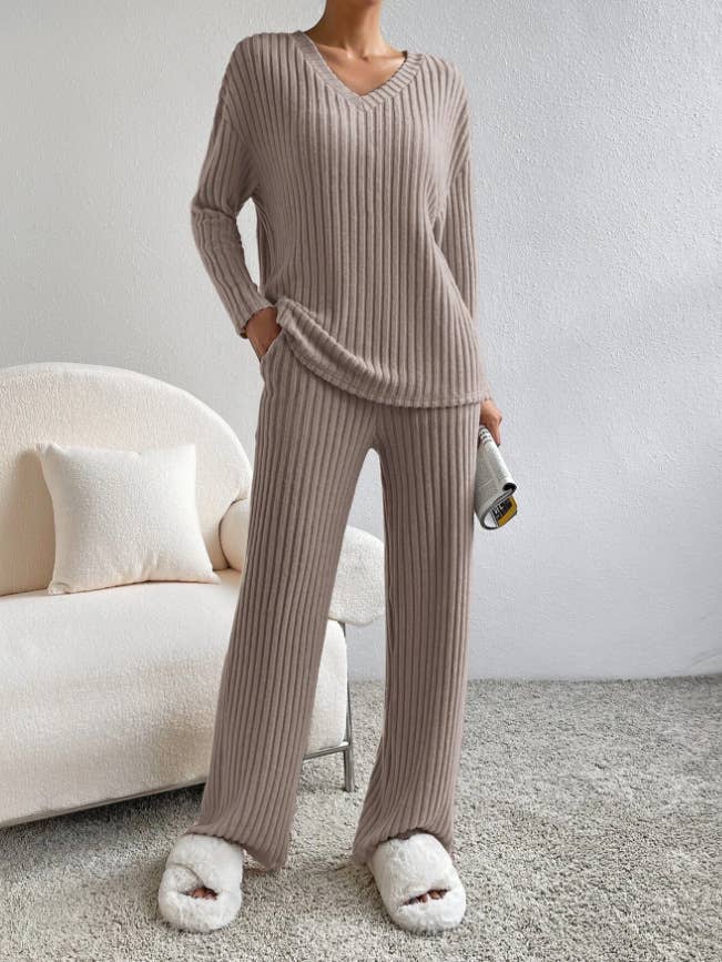 TEMPERAMENT LOOSE V-NECK PIT STRIPE KNITTED SUIT
