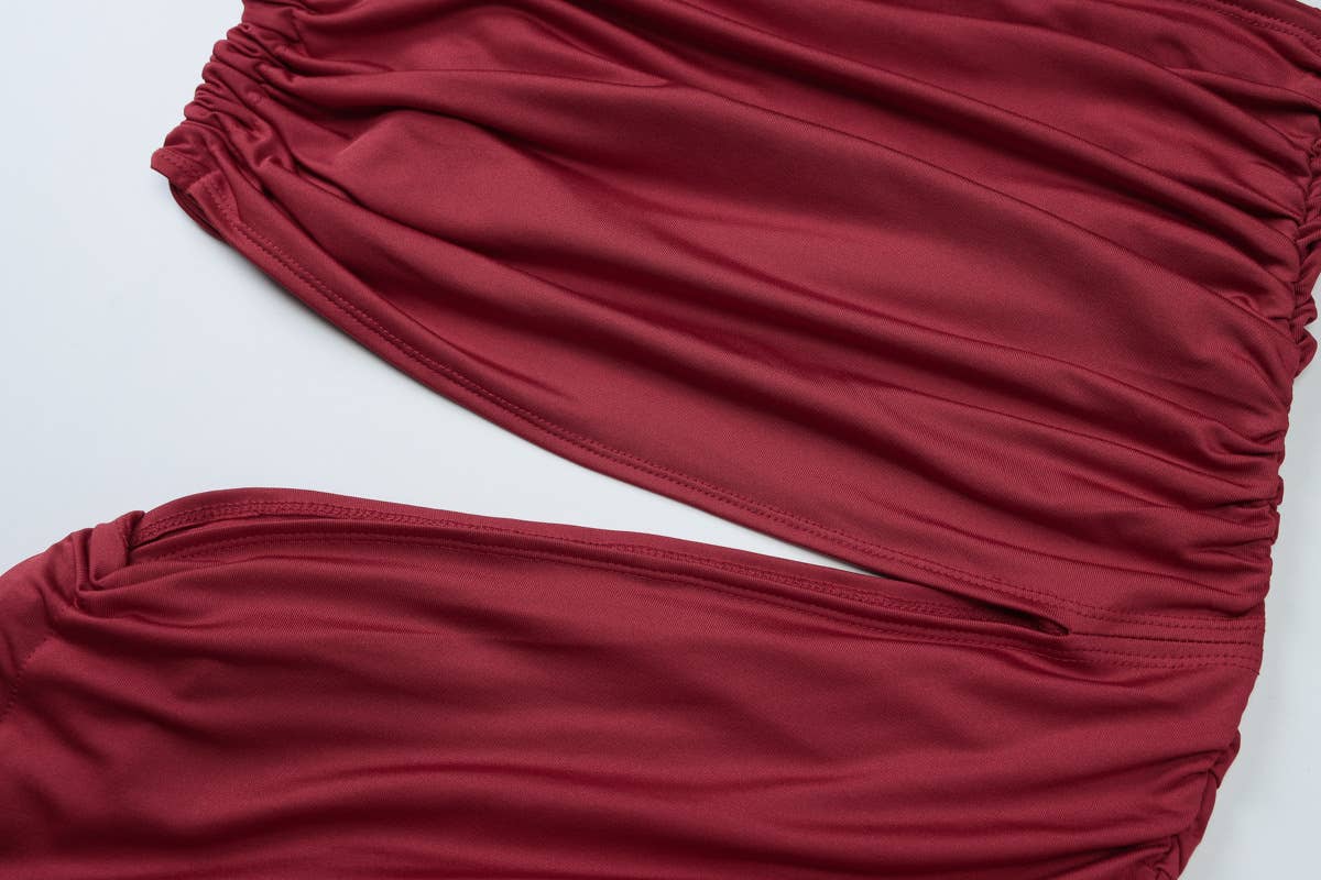 One-shoulder ribbon dress covers the buttocks