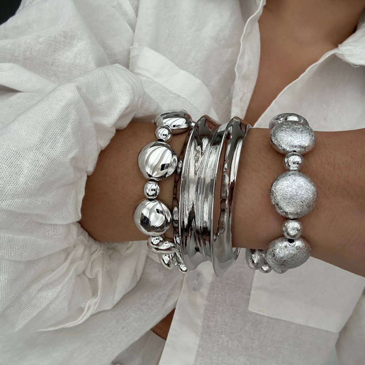 HIGH-GRADE METAL IRREGULAR GLOSSY OPEN BRACELET