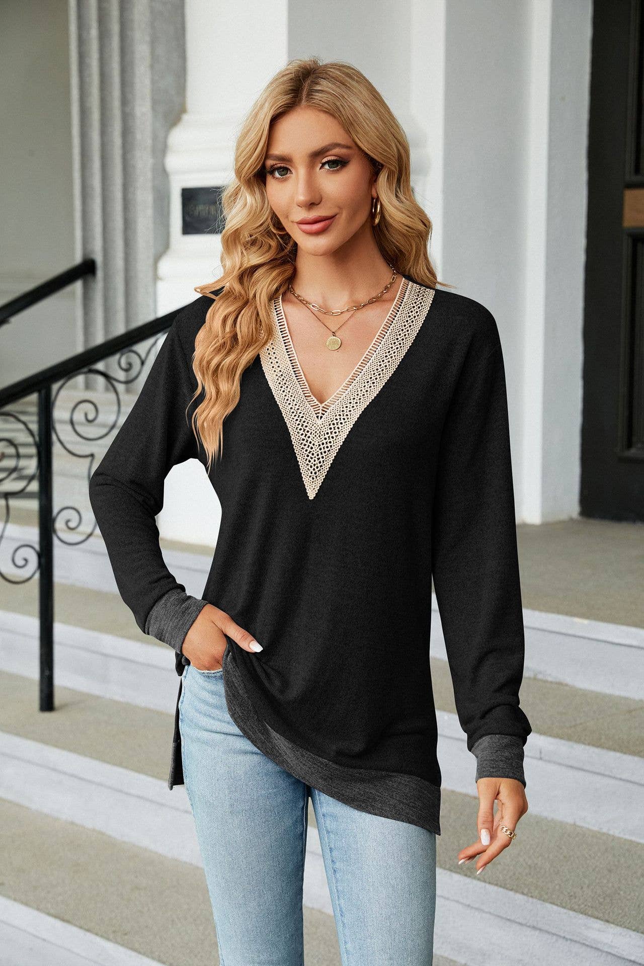 Lace V-neck contrasting color long-sleeved Top