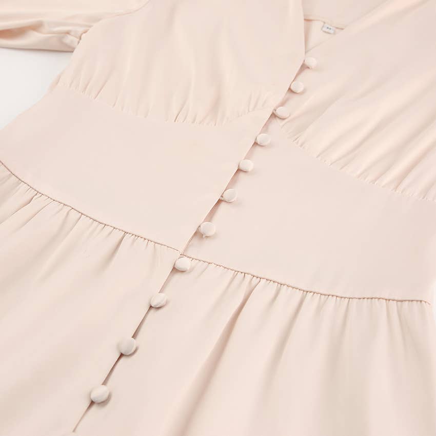 CWDMD4167_VINTAGE SATIN COURT DRESS WITH WAIST AND V-NECK