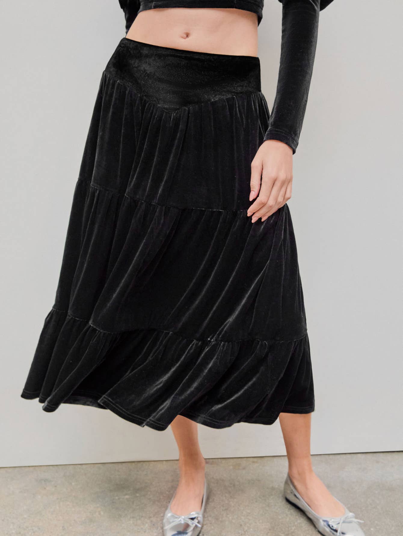 LONG STYLE VELVET SKIRT WITH LOTUS LEAF