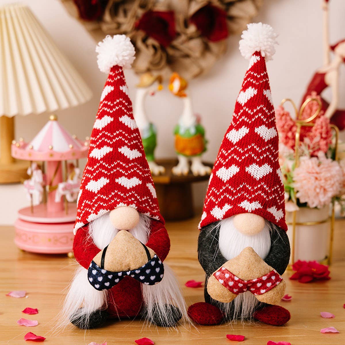 CWMM10269_VALENTINE KNIT GNOME DOLL WITH HEART