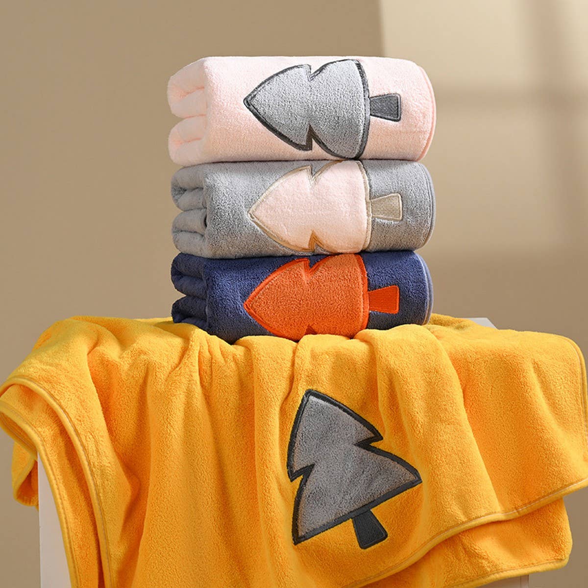 EMBROIDERED CORAL FLEECE ABSORBENT BATH TOWEL