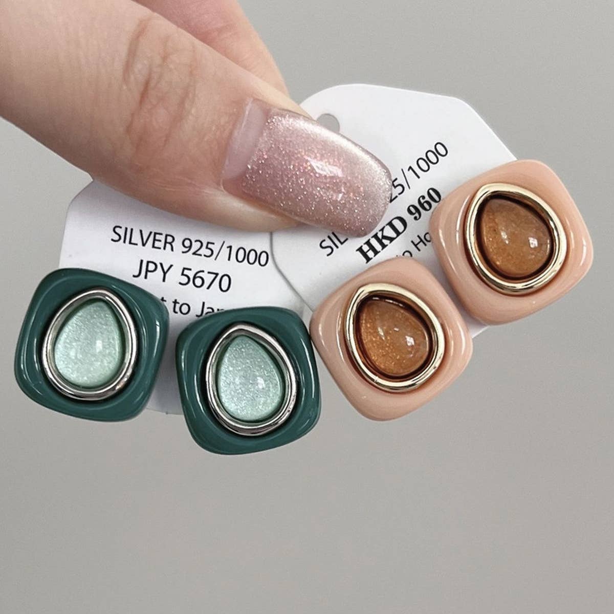 VINTAGE RESIN WATER DROP EARRINGS