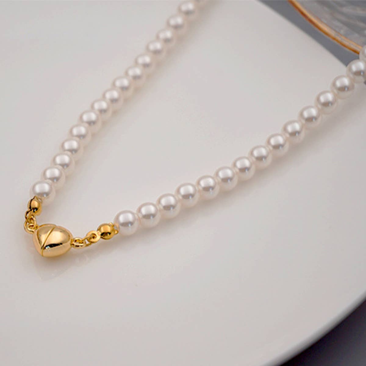 TEMPERAMENT PEARL HEART SHAPE MAGNETIC NECKLACE