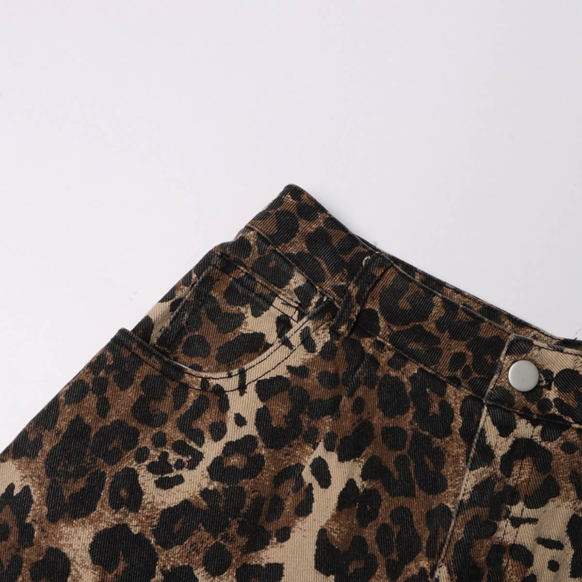 WOMENS LEOPARD PRINT DISTRESSED LOOSE FITTING JEANS