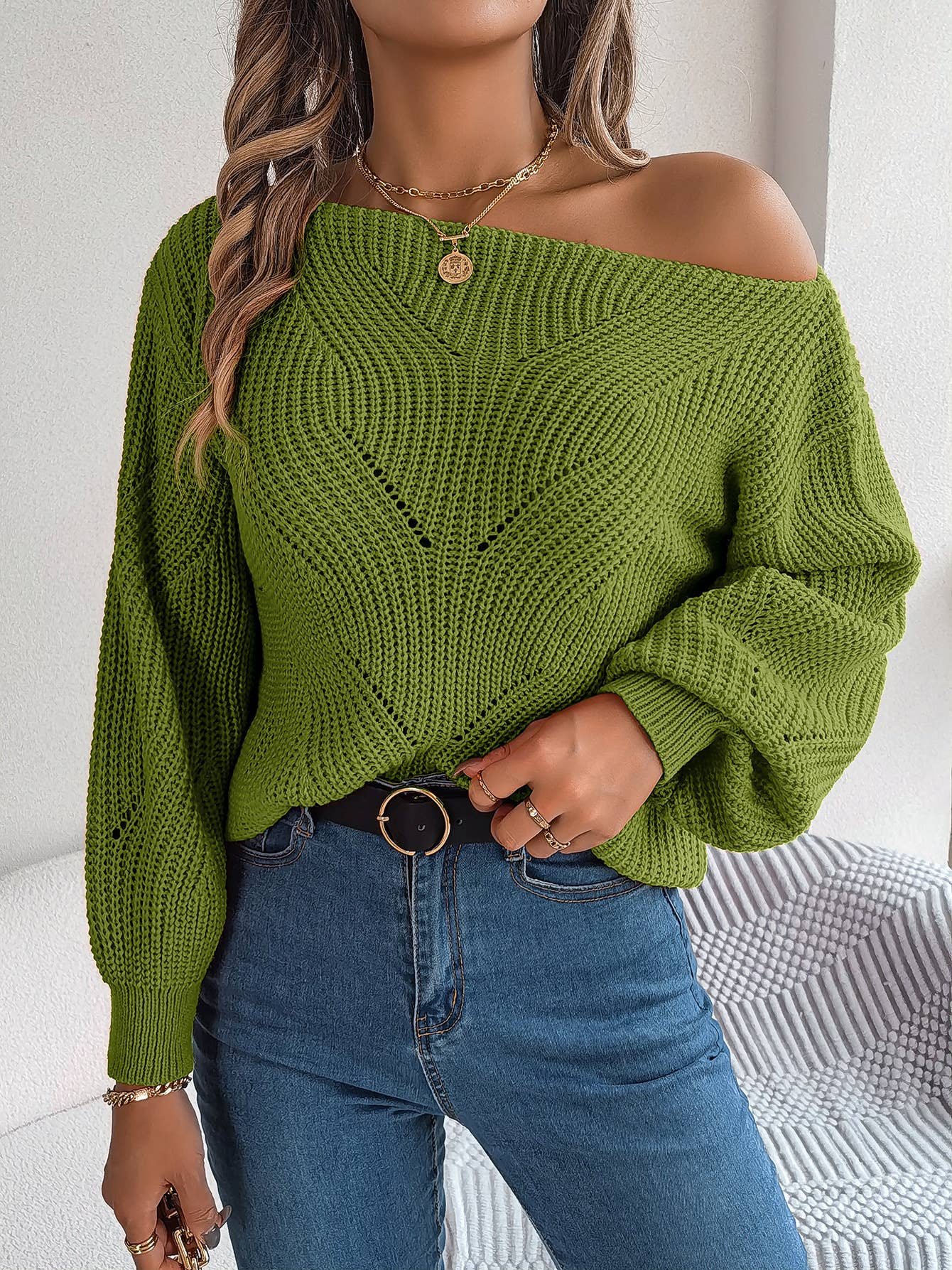 LINE-NECK LANTERN SLEEVE KNIT SWEATER