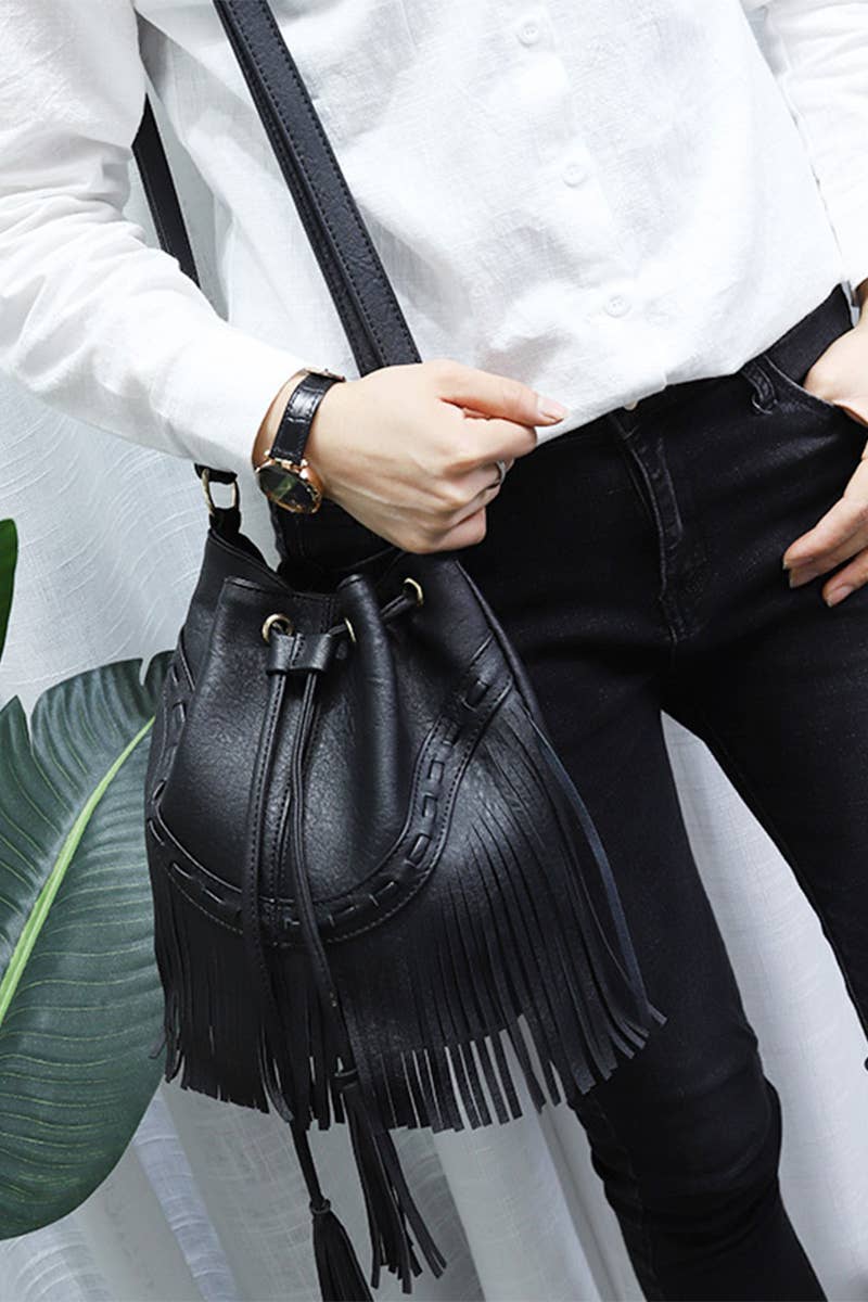 CWAB1570_Leisure drawstring tassel bucket shoulder bag