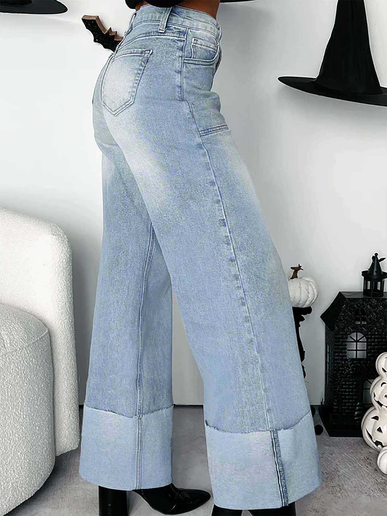 Loose, rolled-up, wide-leg washed street jeans