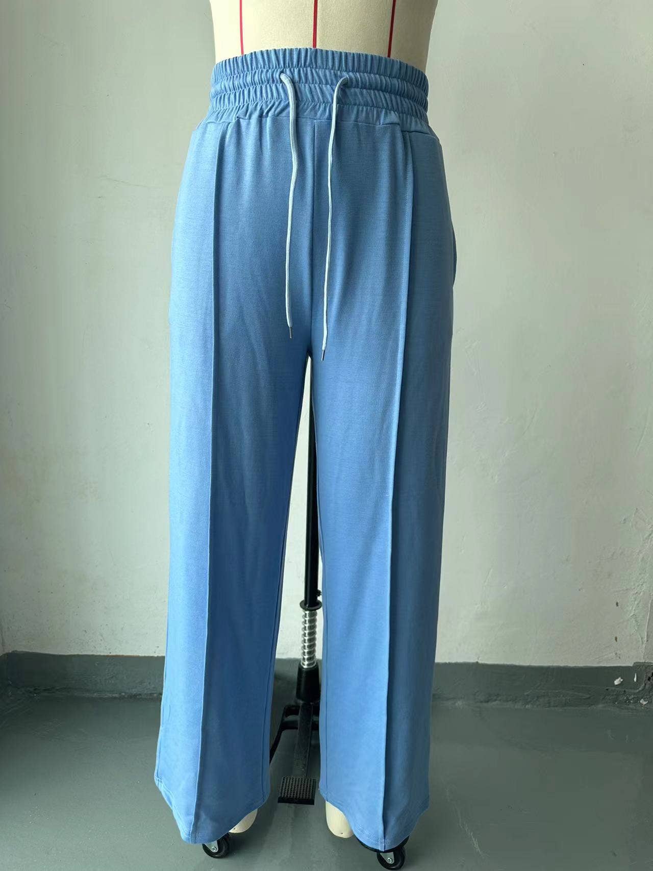 Straight-leg loose sweatpants and wide-leg pants