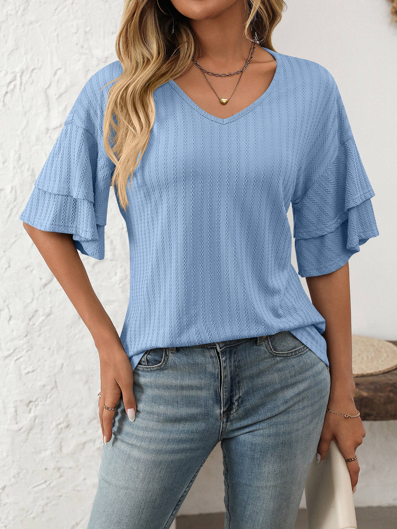 Solid color V-neck T-shirt with lotus sleeves