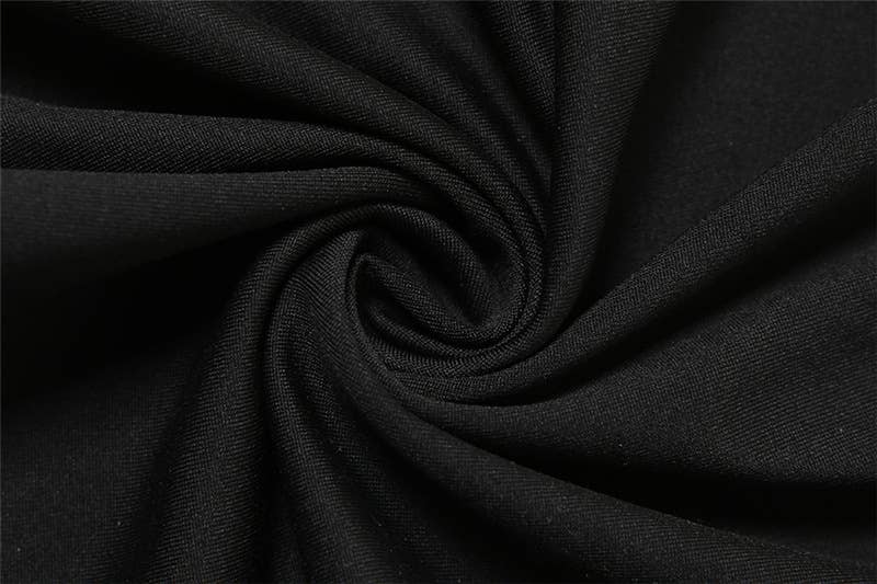 A body-hugging neck-hanging solid-color dress