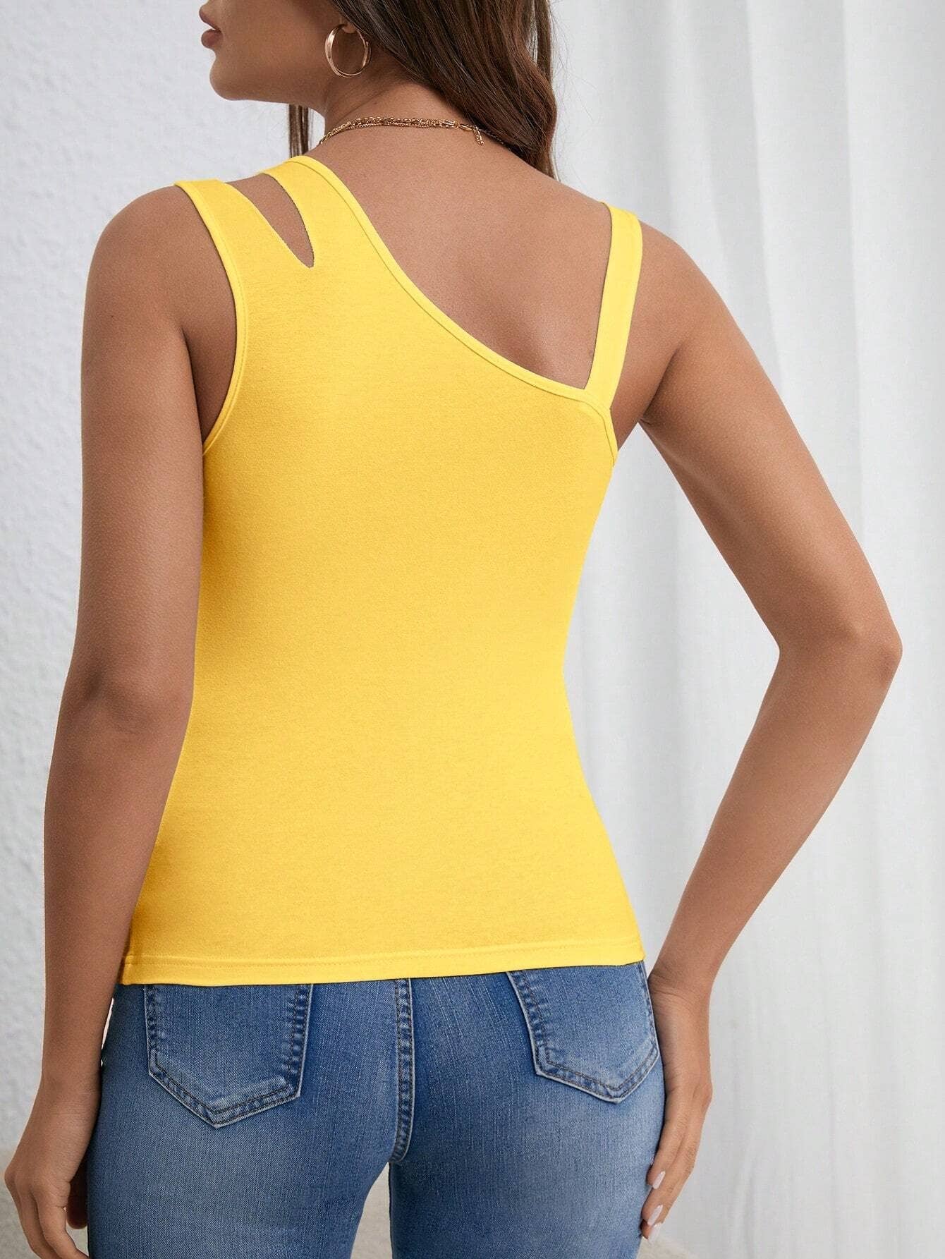 Simple, versatile and fashionable halter top