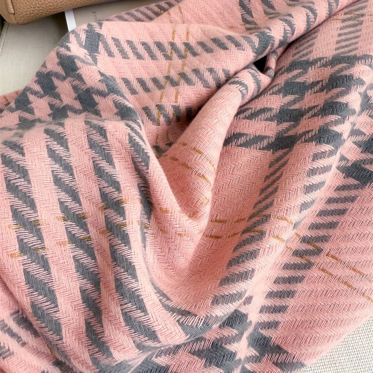 Retro Houndstooth Scarf with Soft Fringe_CWASC2755