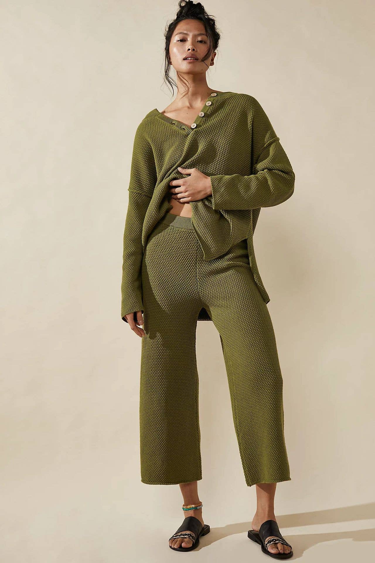 KNIT V-NECK BLOUSE AND SLACKS TWO-PIECE SET