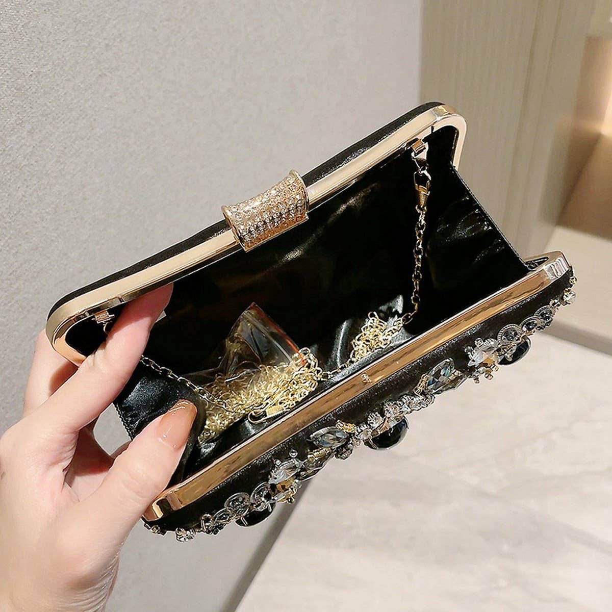 HIGH-END HANDMADE NICHE BEADED CLUTCH_CWAB2521
