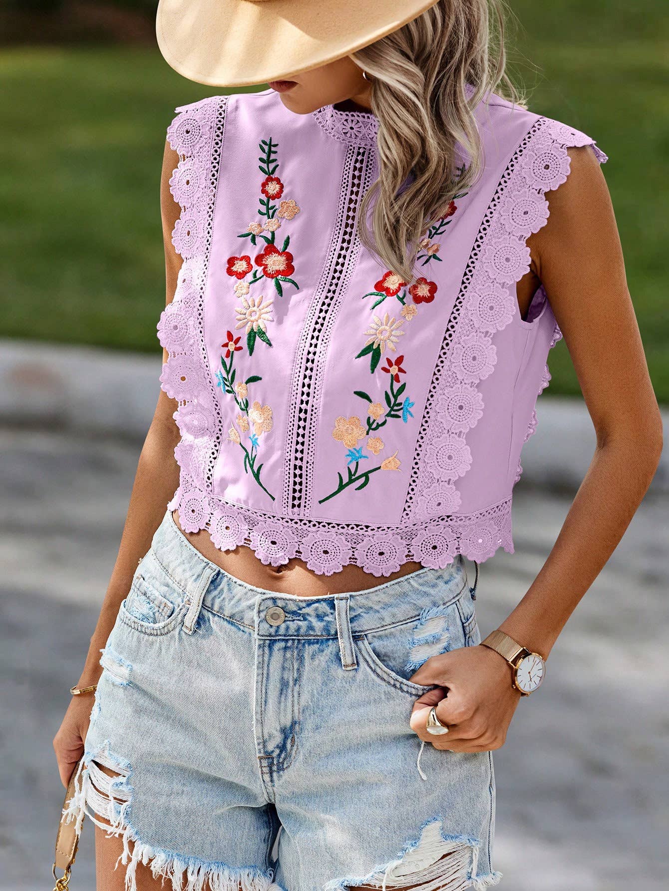 Lace embroidered round-neck hollowed-out T-shirt