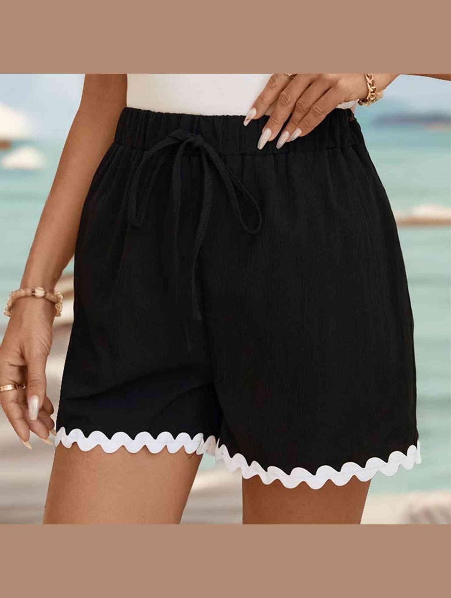 CONTRAST COLOR LACE CASUAL ELASTIC SHORTS_CWBSP0268