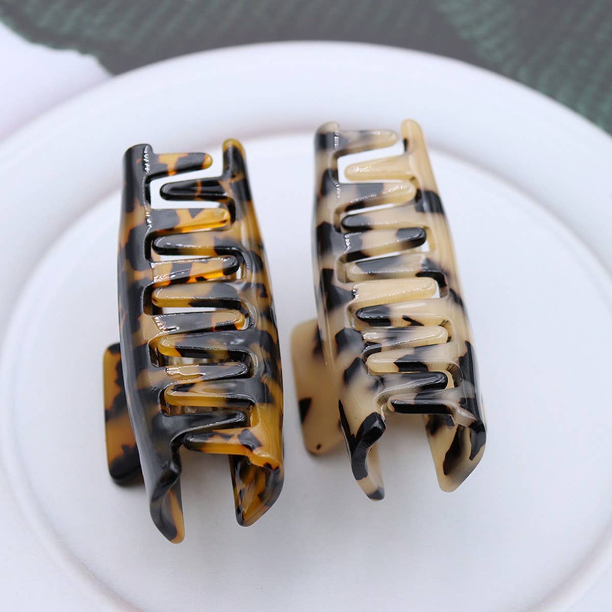 Acetate Leopard Hair Claw - Hollow Tortoise Clip_CWAHA2608